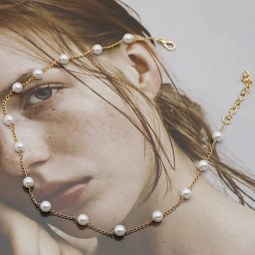 Small Pearl Necklace in Gold - Image 4